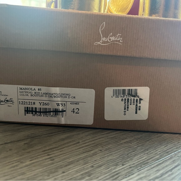 CHRISTIAN LOUBOUTIN
Manola Metallic Sandals size 42 - Picture 15 of 16